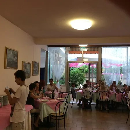 Отель Pupa Риччоне